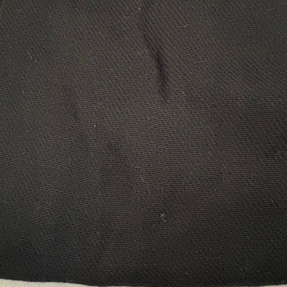 Ellen Tracy Black Pashmina Style Scarf 100% Viscose Fringe Wrap RN 105797 NEW - Picture 7 of 7